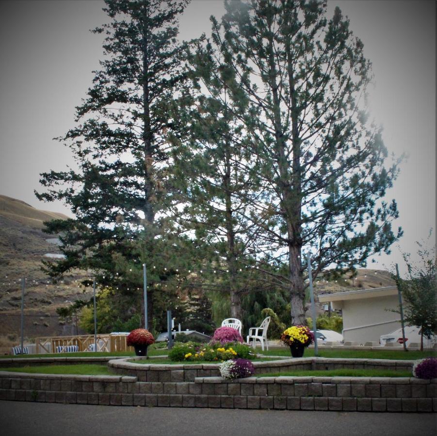 Canada'S Best Value Desert Inn & Suites Cache Creek Exterior foto