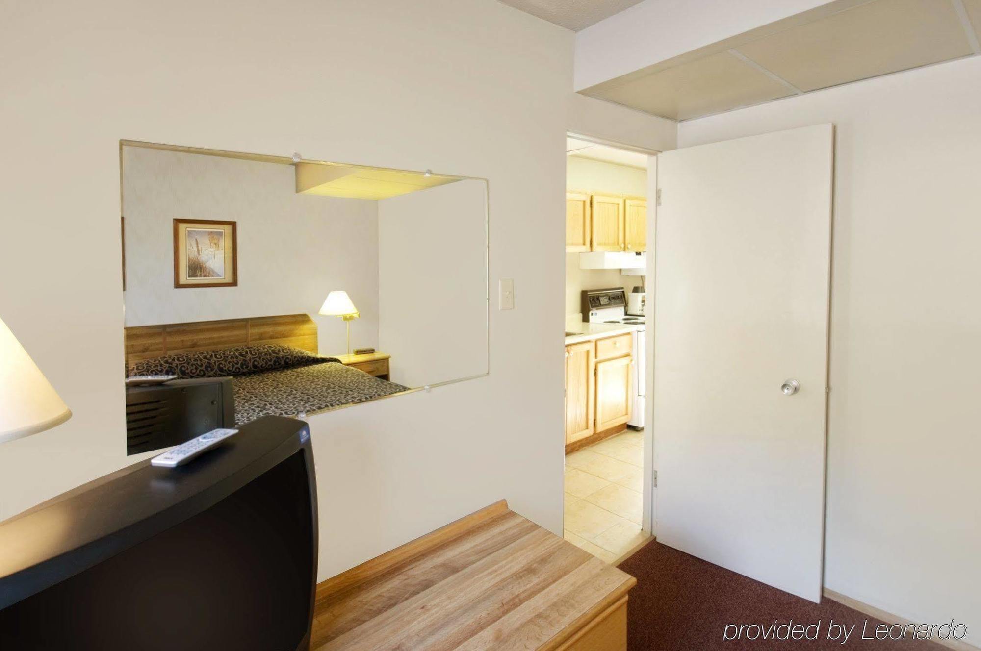 Canada'S Best Value Desert Inn & Suites Cache Creek Zimmer foto